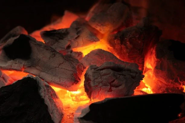 Big K 12kg Chilla-Grilla Restaurant Grade Lumpwood Charcoal - Image 3
